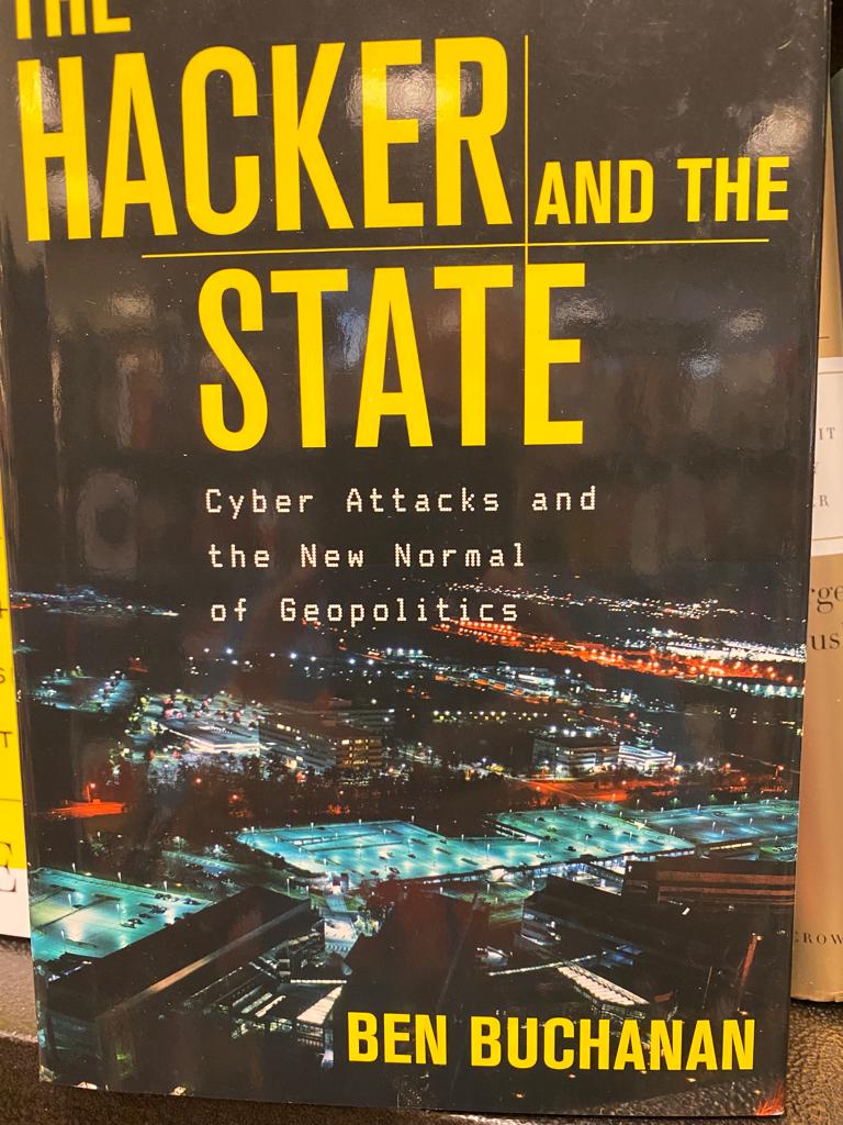 piscitelli's tweet photo. Destilando títulos de nuestra visita a @BNBuzz con mucho rico para cocinar. La guerra, las grietas internas en USA & rol de la IA en próximos conflictos empiezan a delinear una epistemología de la guerra que pronto examinaremos en el #cefje con @jesusmartinez @EscenariosUdeSA https://t.co/gB5lFVERyl
