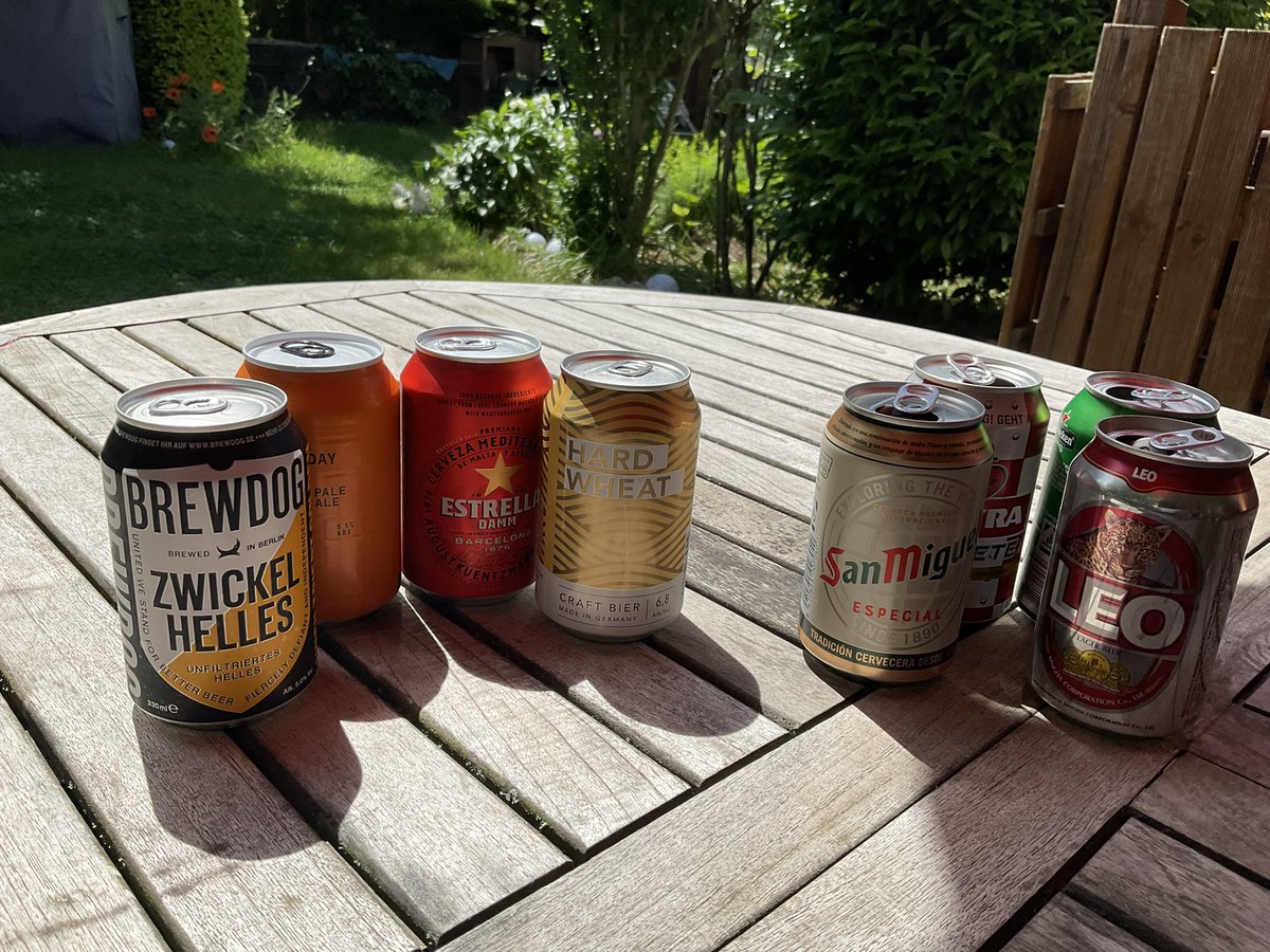 derliebeMichi's tweet photo. Was soll ich sagen, da war irgendwie nichts drin. #Vatertag
Weiter geht es in Runde 2, mit der besten Bierauswahl ever lieber @RayMagini55 . 😘
#keepYouUpdated
#HeinerULTRAS🤍 https://t.co/vL3cmyRLh9