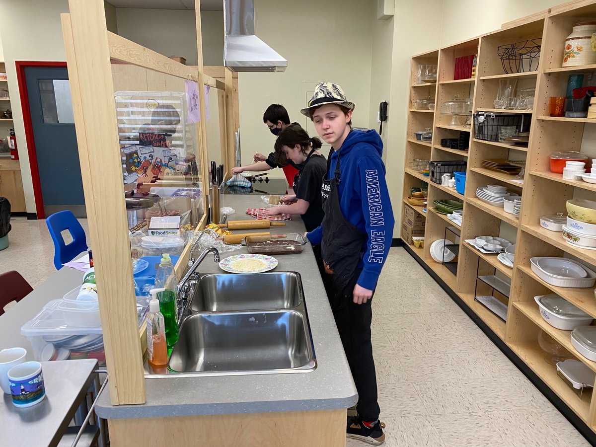 ArcherTeskey's tweet photo. @ArnpriorDHS Gr 10 Foods students baking treats four our Athletic Banquet. A lot of blood, sweat, and tears went into this….not literally. That would be gross:). @RCDSB https://t.co/VhIGqyGwVt