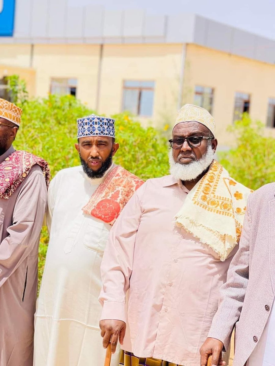 Guledgarbakayle's tweet photo. #BreakingNews #SOMALILAND- some of the founding fathers of S/Land in 1991 and mostly chieftains/Sultan’s from #Easternpart of #BuraoCity express their huge dismay and grievances towards the current precarious situation in #SomalilandPresidentialElection Crisis. #SLandprevails https://t.co/h99VC6Zhpg