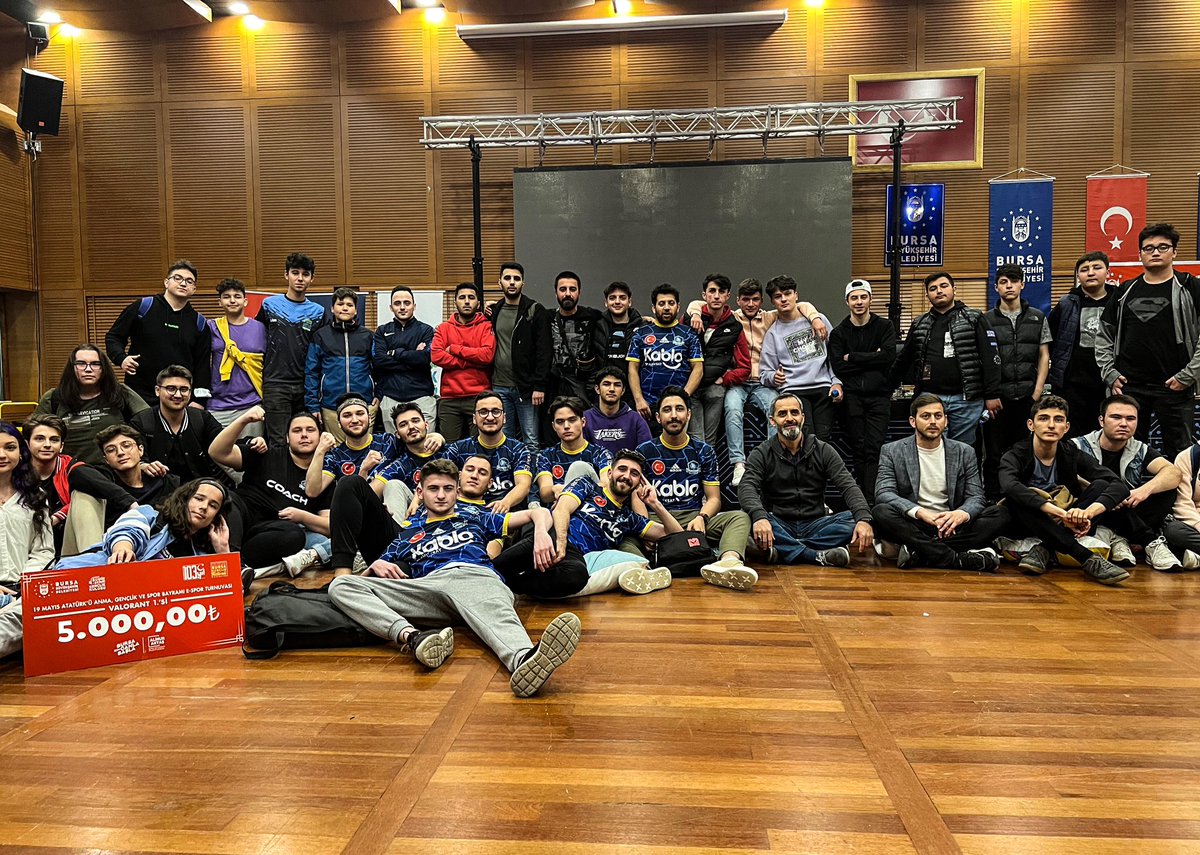 İşte TARAFTAR, İşte ŞAMPİYON. 👏🏻👏🏻 Mudanya E-Spor <a href="/Flexxinvl/">Flexxin</a> @NecroMyThe <a href="/Thor1NNFPS/">Thor1NN</a> <a href="/FuryVL/">Orhancan Zeybek</a> <a href="/FexuesVL/">Fexues</a> @noosVL #espor #valoranttr #valorantespor #bursaespor #bursa
