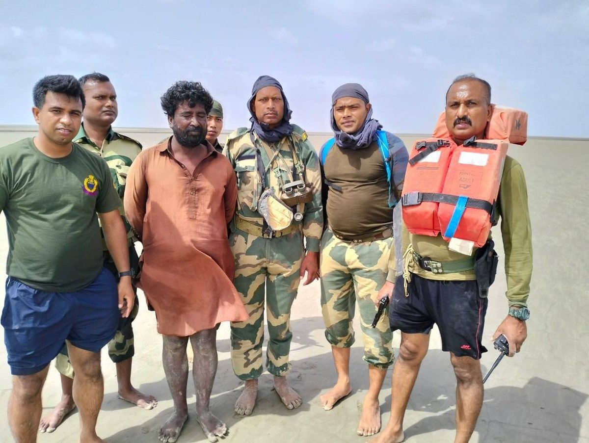 Mini_220's tweet photo. #BSF APPREHENDED TWO PAKISTANI FISHERMEN AND SEIZED FOUR PAKISTANI FISHING BOATS FROM GUJRAT
♥️♥️♥️♥️♥️♥️♥️♥️♥️♥️♥️♥️♥️♥️♥️♥️♥️♥️♥️
#Alert_BSF #BSF_SeizedPakBoat #SirCreekWarriors
#SupremeCourtofIndia #SupremeCourt 
#SexWorkers #KaranKundrra #TejRan #AnjaliArora #TejasswiPrakash https://t.co/Of4WIeZ6be