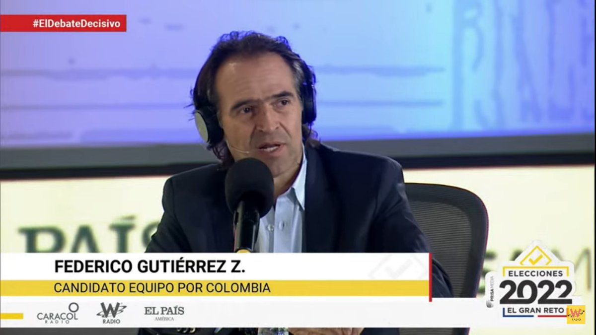 aydeelizarazoc's tweet photo. #ElDebateDecisivo @FicoGutierrez propone: 

📈 Renta básica ampliada a 5 millones de hogares.

🚜 Revolución del campo: generar 50% de insumos agrícolas y fertilizantes, vías terciarias, sistemas de riego, créditos blandos.

#FicoElGanador @PartidoMIRA https://t.co/eFdL15p7kp