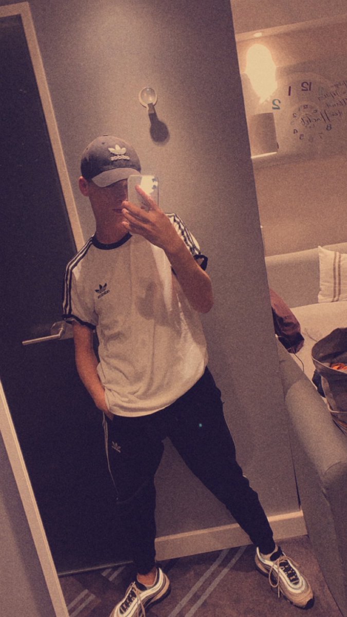 Do u love Adidas ? 😍
omg you can even write me a message here
Liebt ihr auch Adidas so sehr wie ich ?😍
Und omg man kann hier einfach auch direkt Nachrichten verschicken wusste ich garnicht #tiktok #new #guy #gayteenboys #gayteen #gayboy #Gay18 #gay #bi #adidas #adidasOriginals
