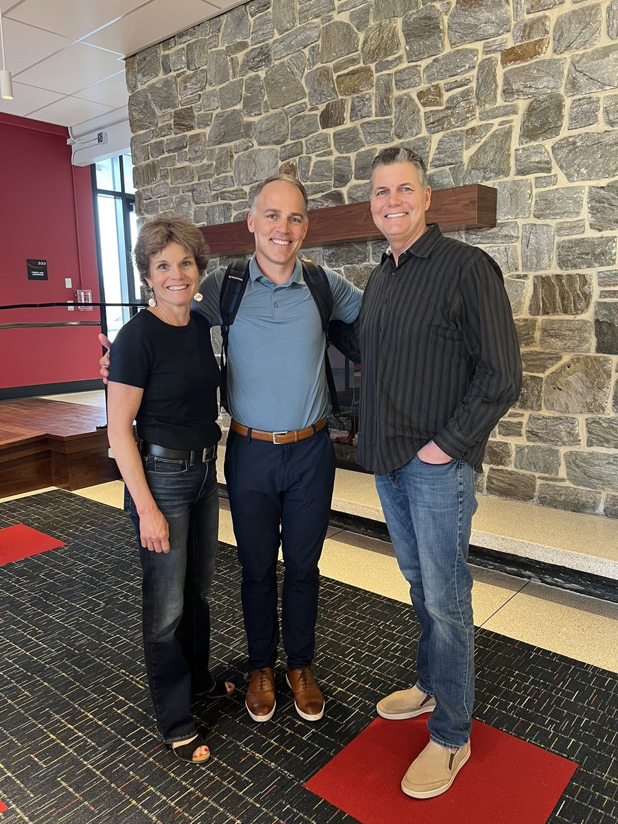 IGNITELovePD's tweet photo. Had such a blast sharing IGNITE #loveinschools with Cumberland Valley School District (Mechanicsburg, PA) in March, and I’m excited and grateful to be able to connect with them virtually again this Friday and throughout next year! @CVSDnews @CvSupe https://t.co/Rzz0uwAekq