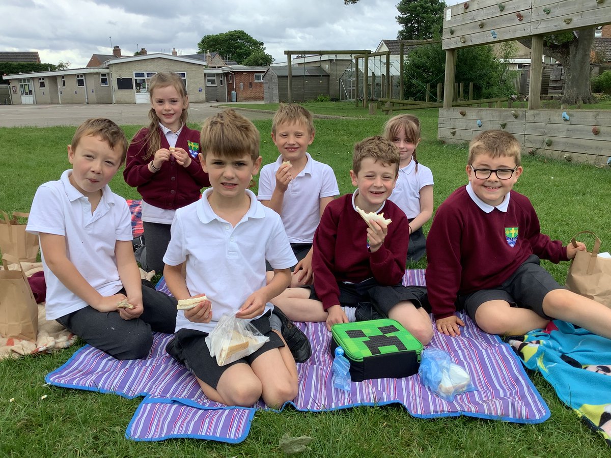 LevenSchool's tweet photo. We have an amazing Platinum Jubilee picnic outside yesterday! https://t.co/BdiVDpNWY5
