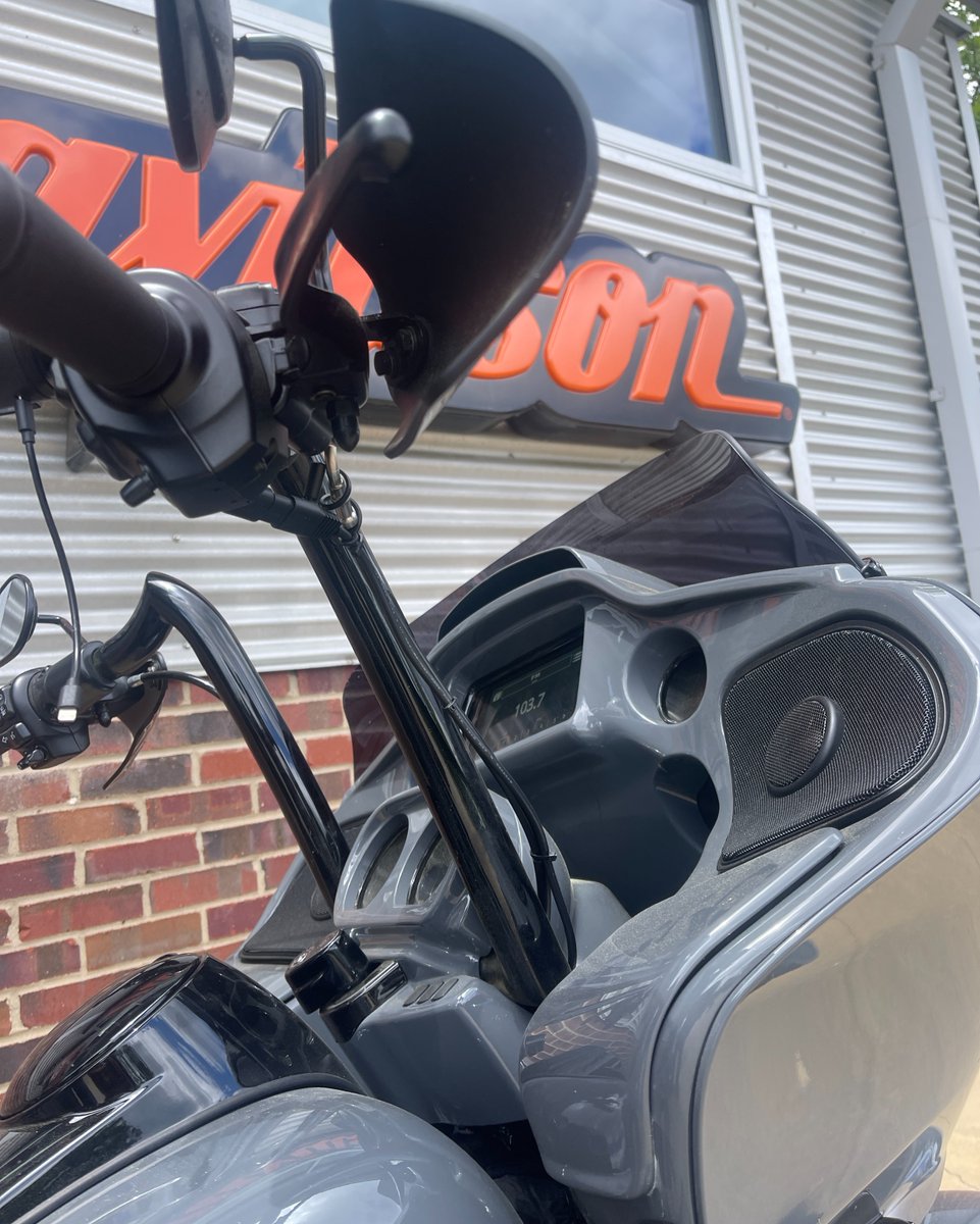 the_ornery_one's tweet photo. What is one song about motorcycles that comes to mind?
๐ธโก๐ธ
#stayornery #thebigboar #thefairingxchange #kstkustoms #memphisshades #mustangseats #screamineagle131 #wildboar #hogtunes #motorcycleaudio #speakeramps #wildboaraudio https://t.co/LVphMhFvMW