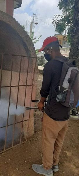 EnmaEsbu's tweet photo. Proceso de higienización en nuestra institución. Sumando victorias a esta pelea contra las enfermedades.😷😷🤧🤧 https://t.co/cEfgTkF9eh