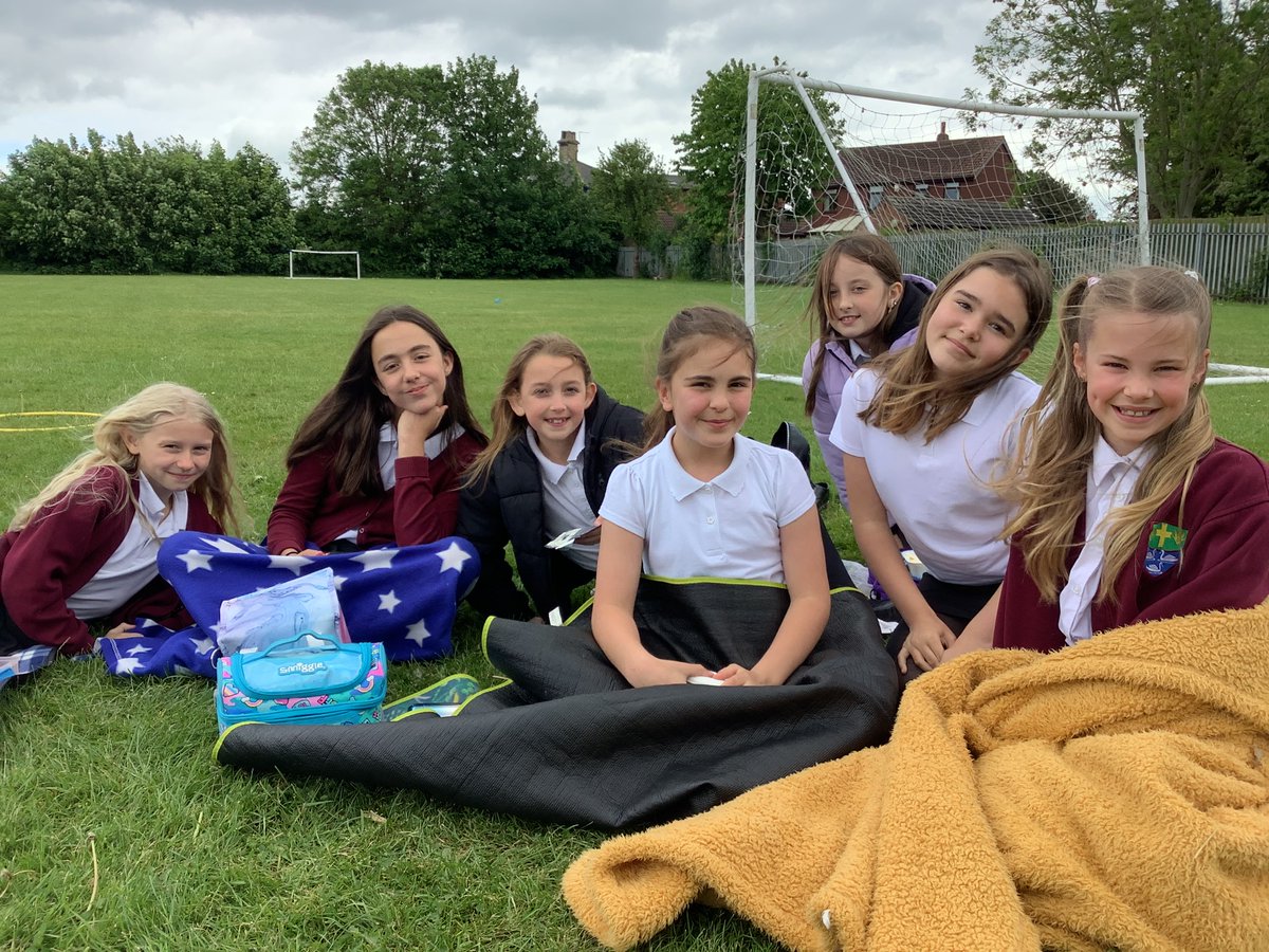 LevenSchool's tweet photo. We have an amazing Platinum Jubilee picnic outside yesterday! https://t.co/BdiVDpNWY5