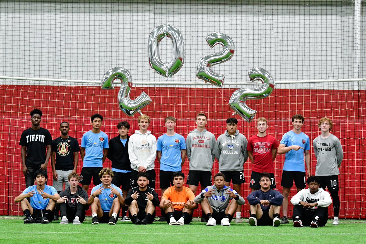 FCPride04B_ECNL's tweet photo. Had a great time celebrating our seniors last night! Congrats to all of you!! We know you will do great things and can’t wait to follow your journeys! 🎓🌟
#PrideNation ❤️⚽️🖤 @FCPRIDESOCCER @FCP_Boys_ECNL https://t.co/Oi5mGS8ESb