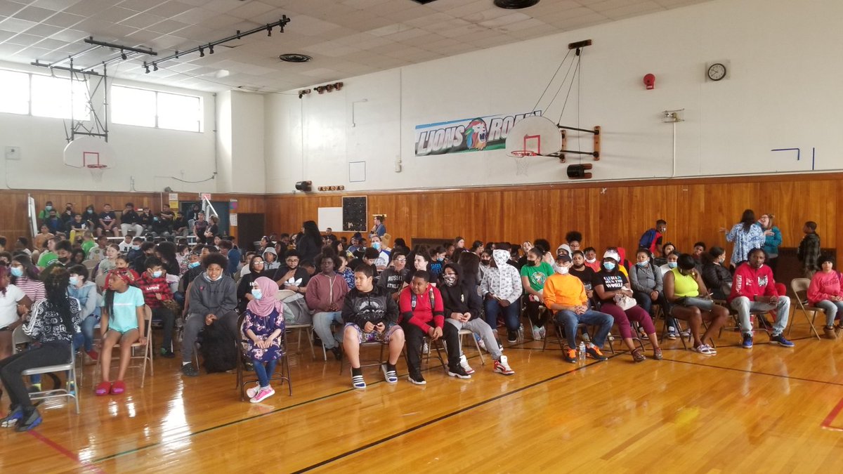 STEMatBlodgett's tweet photo. Both Syracuse STEM students and staff showed that we are overflowing with a variety talent at yesterday's school-wide Talent Show. Fantastic job everyone!! #GoSTEMLions #SCSDSuccess #SCSDDiversity @STEMatBlodgett @SyracuseSchools https://t.co/QpMZBgX7ni