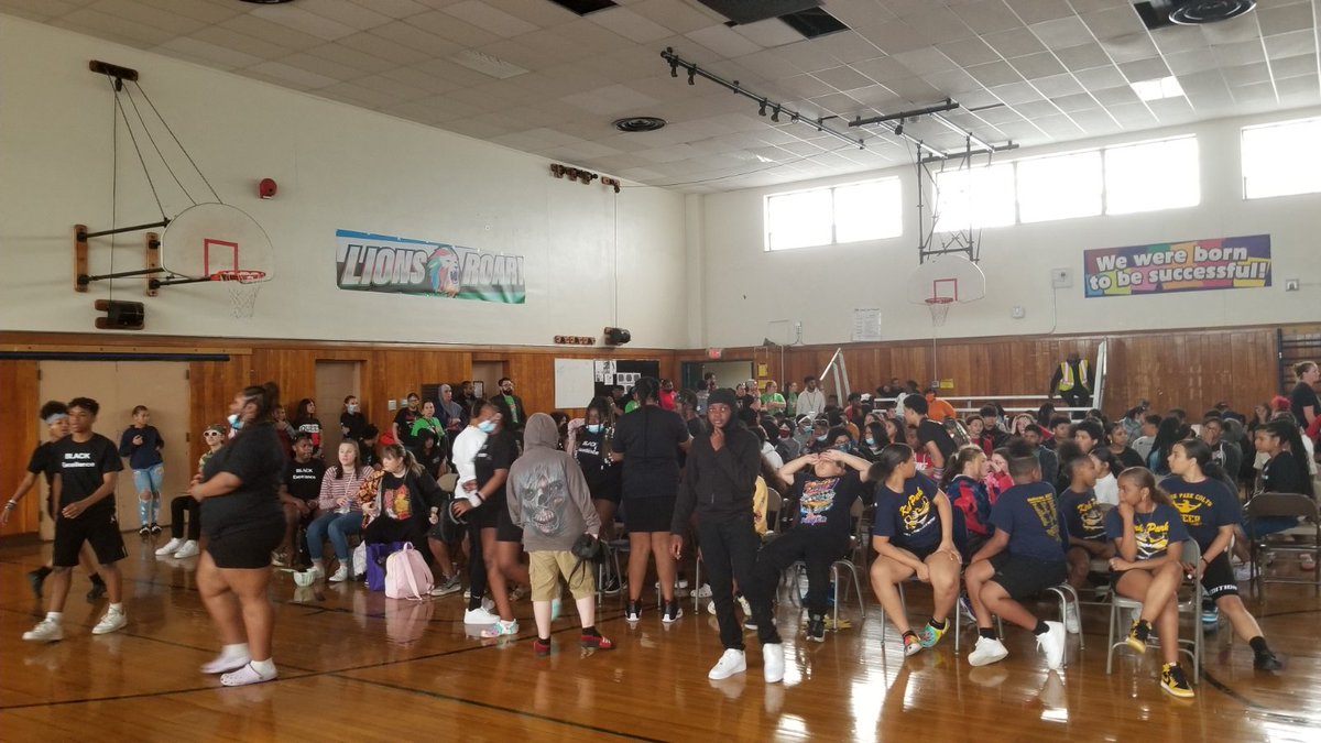 STEMatBlodgett's tweet photo. Both Syracuse STEM students and staff showed that we are overflowing with a variety talent at yesterday's school-wide Talent Show. Fantastic job everyone!! #GoSTEMLions #SCSDSuccess #SCSDDiversity @STEMatBlodgett @SyracuseSchools https://t.co/QpMZBgX7ni