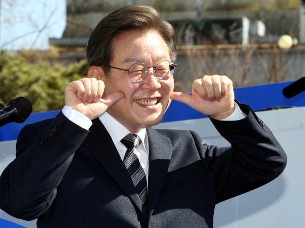 .........하~~~~~~~~~
나라 완전히 망칠뻔 했다.
이번 선거도 잘하자.