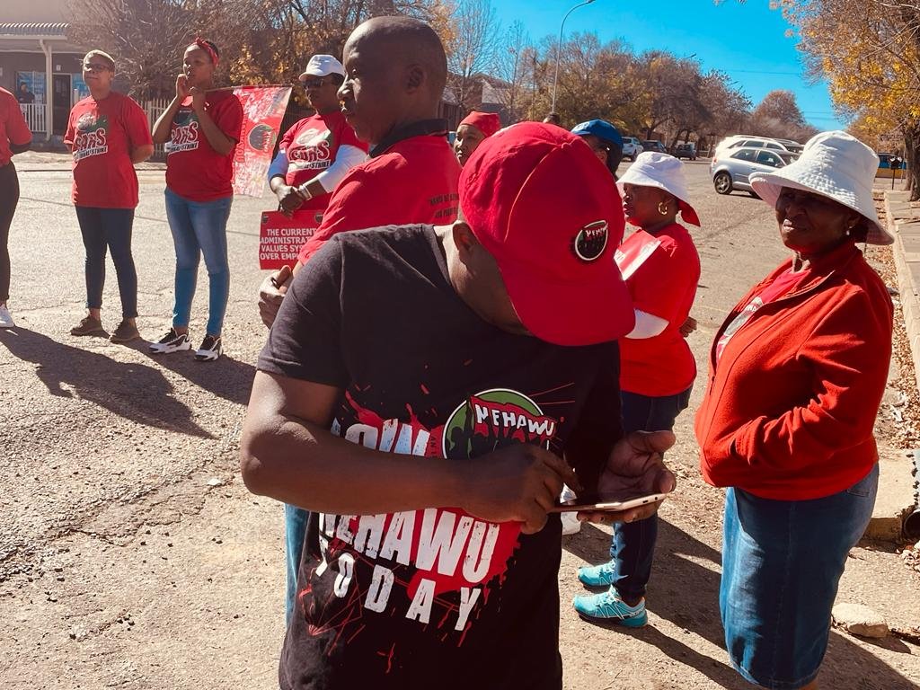NehawuM's tweet photo. #SARSStrike 
#TotalShutDown
#NehawuMpumalanga https://t.co/c1wDMvt02Z