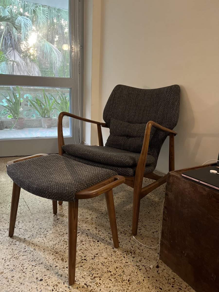 Chikisarkar's tweet photo. #wheretoread 4: we’ve done beds, chaise longues, seating with a view but we haven’t done a good old fashioned chair. The best reading chairs should have a ottoman/stool to put your leg up and be a little deep so you can really rest your back. + a table next to it for that drink. https://t.co/5yEzftiI3i