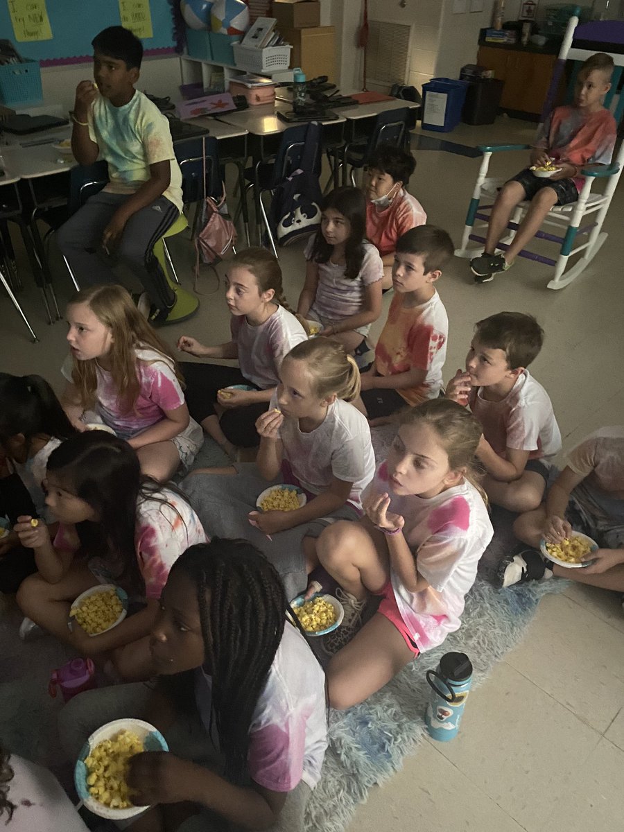 Our last 🎈 countdown treat - watching The Tale of Despereaux after reading <a href="/KateDiCamillo/">Kate DiCamillo</a> ‘s beautiful novel. What a gorgeous lesson on the ridiculousness and power of love, hope, and stories ❤️<a href="/SharonElemS/">Sharon Elementary</a> #sharonstrong #sharonreads