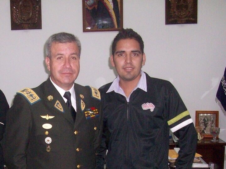 SOSECO2018's tweet photo. El peruano capturado con $10 millones en lingotes. Piensen lo que quieran. 🤔 https://t.co/J10ChxI9oF