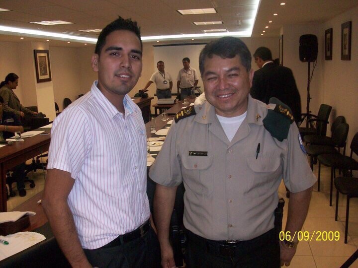 SOSECO2018's tweet photo. El peruano capturado con $10 millones en lingotes. Piensen lo que quieran. 🤔 https://t.co/J10ChxI9oF