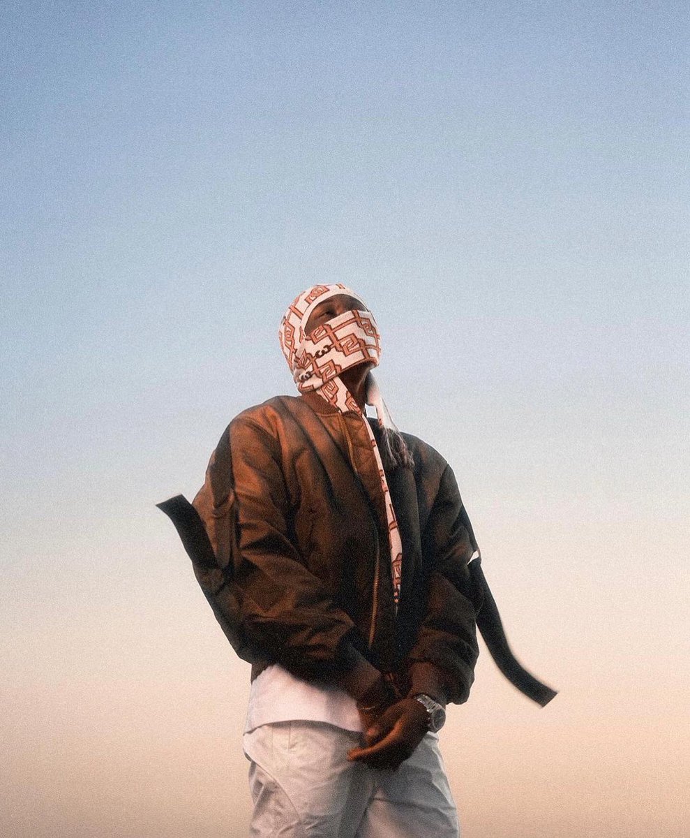 reverse_wav's tweet photo. #Tiakola sort son premier album ce soir (feats : Niska, Gazo, Hamza, SDM et Rsko) ☀️ @Tiakola_Meloo https://t.co/xxXNnBhNKz