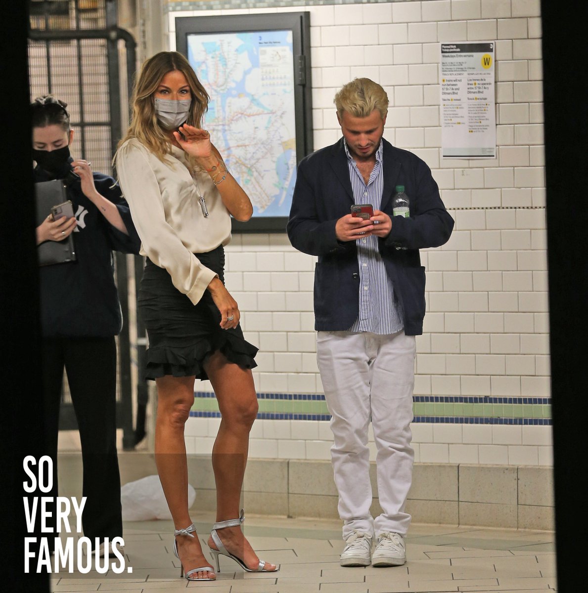 stupidfamous's tweet photo. @bensimonkelly takes the subway, looks fabulous.

#KellyBensimon #RealHouseWivesOfNY #RealHousewivesOfNewYork #RHONY #NYC #NewYorkCity #Fashion #Style #CelebrityFashion #CelebrityStyle #Subway #Famous #Celebrity #SoVeryFamous #Paparazzi #Bravo #CelebritySightings https://t.co/W4dUxzuXQx