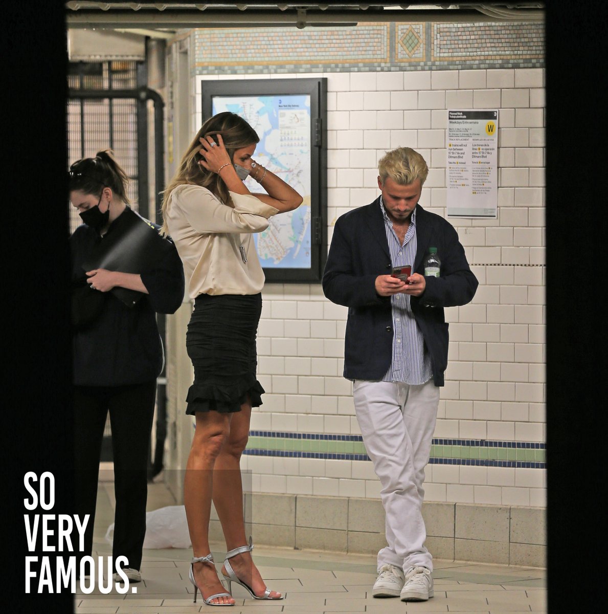 stupidfamous's tweet photo. @bensimonkelly takes the subway, looks fabulous.

#KellyBensimon #RealHouseWivesOfNY #RealHousewivesOfNewYork #RHONY #NYC #NewYorkCity #Fashion #Style #CelebrityFashion #CelebrityStyle #Subway #Famous #Celebrity #SoVeryFamous #Paparazzi #Bravo #CelebritySightings https://t.co/W4dUxzuXQx