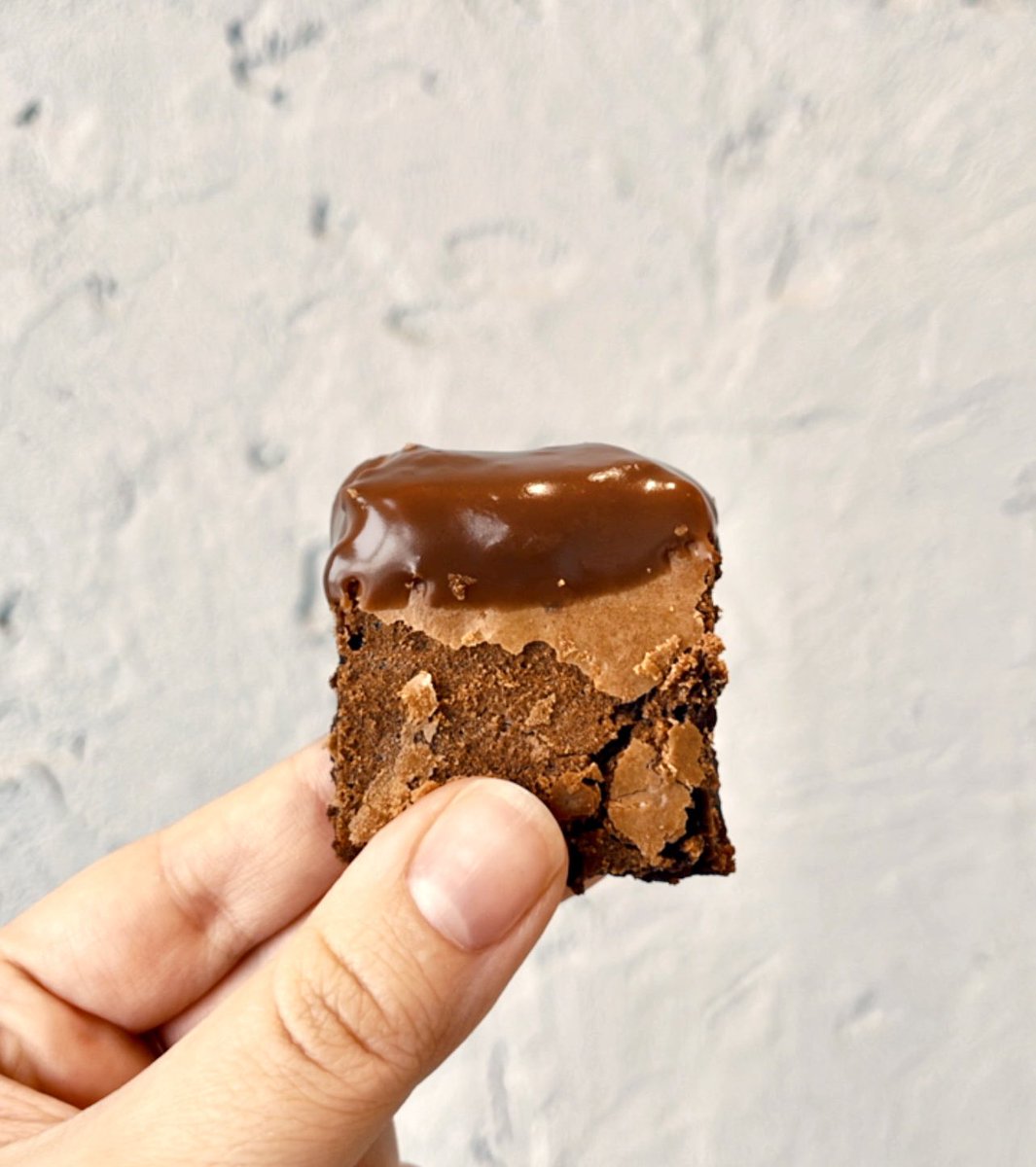 Netflix &amp; brownies 
That's a perfect weekend in our book 😌
