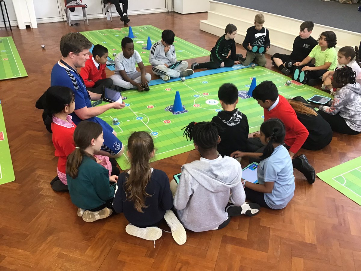SacredY4's tweet photo. Year 4 had a fantastic session with @EITC this afternoon! We learnt how control @SpheroEdu robots and to code them to move automatically around our football pitches. #SH7Computing #SH7PE https://t.co/cXO1ZcPmqm