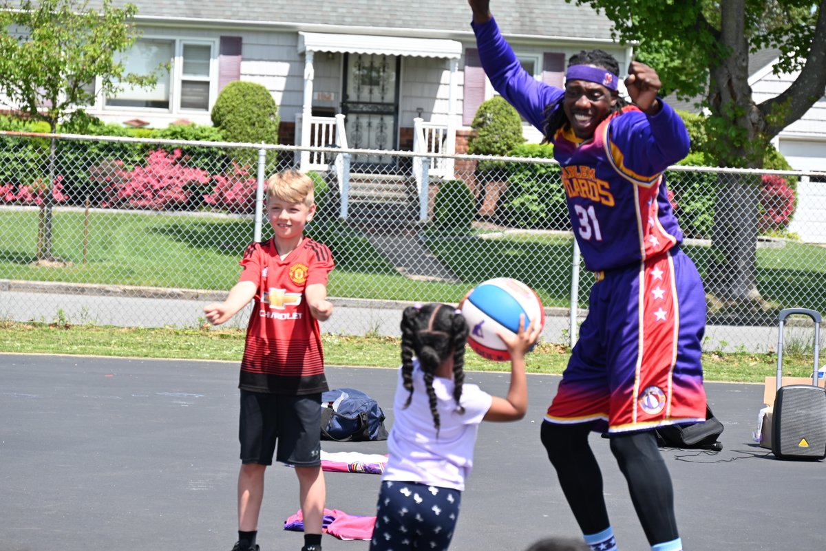 Members of the Harlem Wizards paid a special visit to Santapogue on May 23. The classes gathered outside on the basketball court to watch some of the tricks and moves done by the basketball players. Students participated in different challenges, even getting teachers involved.