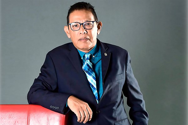 DiarioElPeruano's tweet photo. 📌 Conoce a Jorge Yeshayahu Gonzales-Lara, un sociólogo, escritor e investigador peruano que destaca en EE.UU. por sus publicaciones de contenido social y sobre el impacto de la cocina nacional.

👉 https://t.co/6gT1jCjO8B
✍ Valery Díaz Vásquez https://t.co/mDip87zwXT