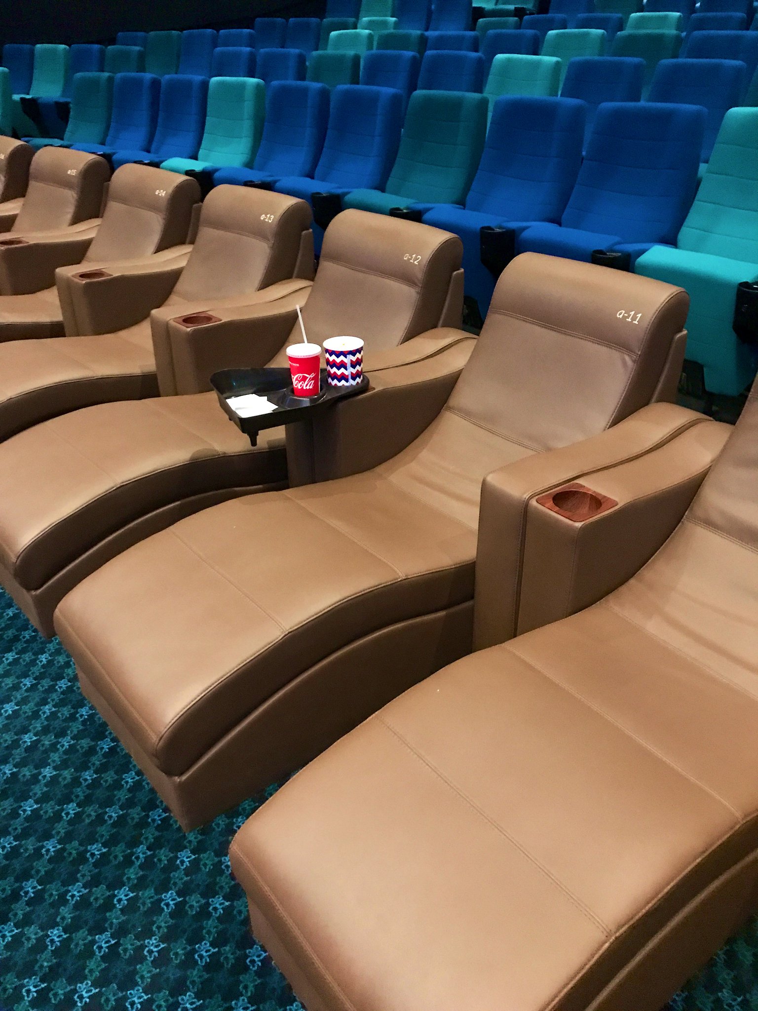 タジキスタン、美術シート、有名な映画シート cbj_s94 他の遊園地製品 映画 4D 5D 7D 設備 価格 インタラクティブ映画