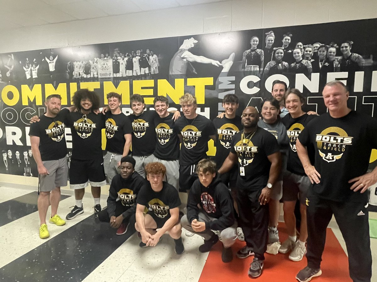 vjabolts's tweet photo. Good luck men of @BoltsTrack at State https://t.co/hYZoIaEFJP