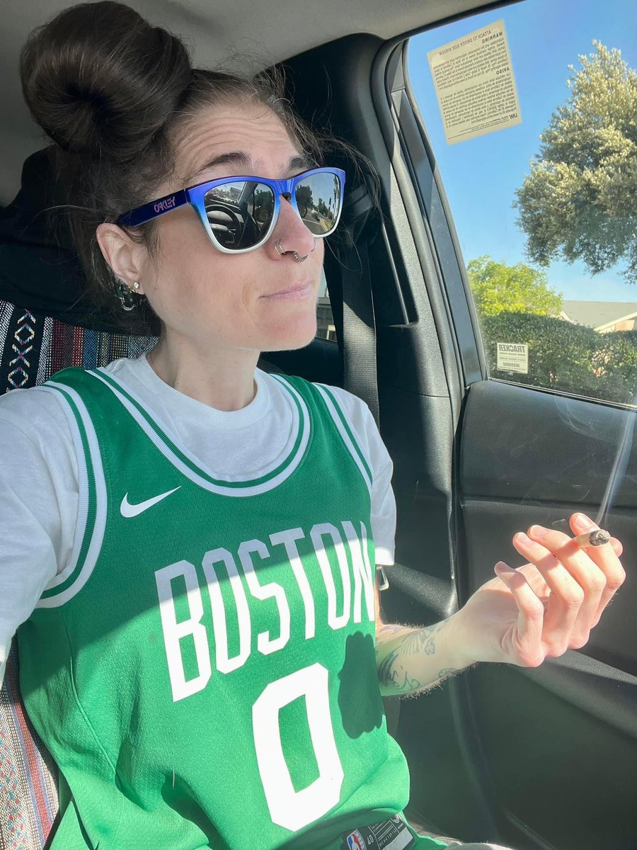 sam_wowza_'s tweet photo. @celtics thanks for making my birthday golden today with that win last night 💪☘️ #BOSvsMIA #CelticsWin #Celtics #birthdaygirl https://t.co/GJSLAgWsEv