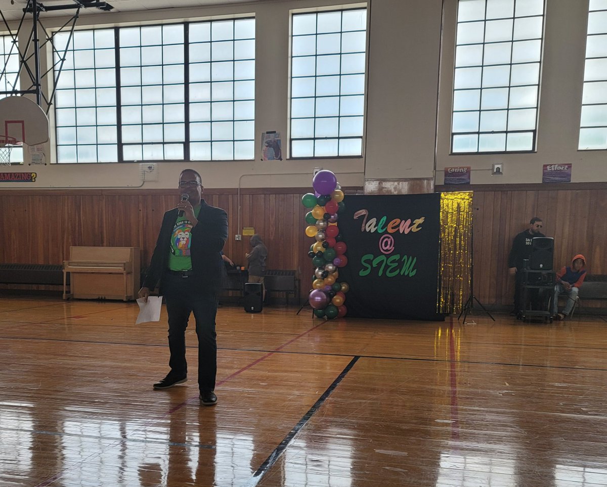 STEMatBlodgett's tweet photo. Both Syracuse STEM students and staff showed that we are overflowing with a variety talent at yesterday's school-wide Talent Show. Fantastic job everyone!! #GoSTEMLions #SCSDSuccess #SCSDDiversity @STEMatBlodgett @SyracuseSchools https://t.co/jqKicDM2XV
