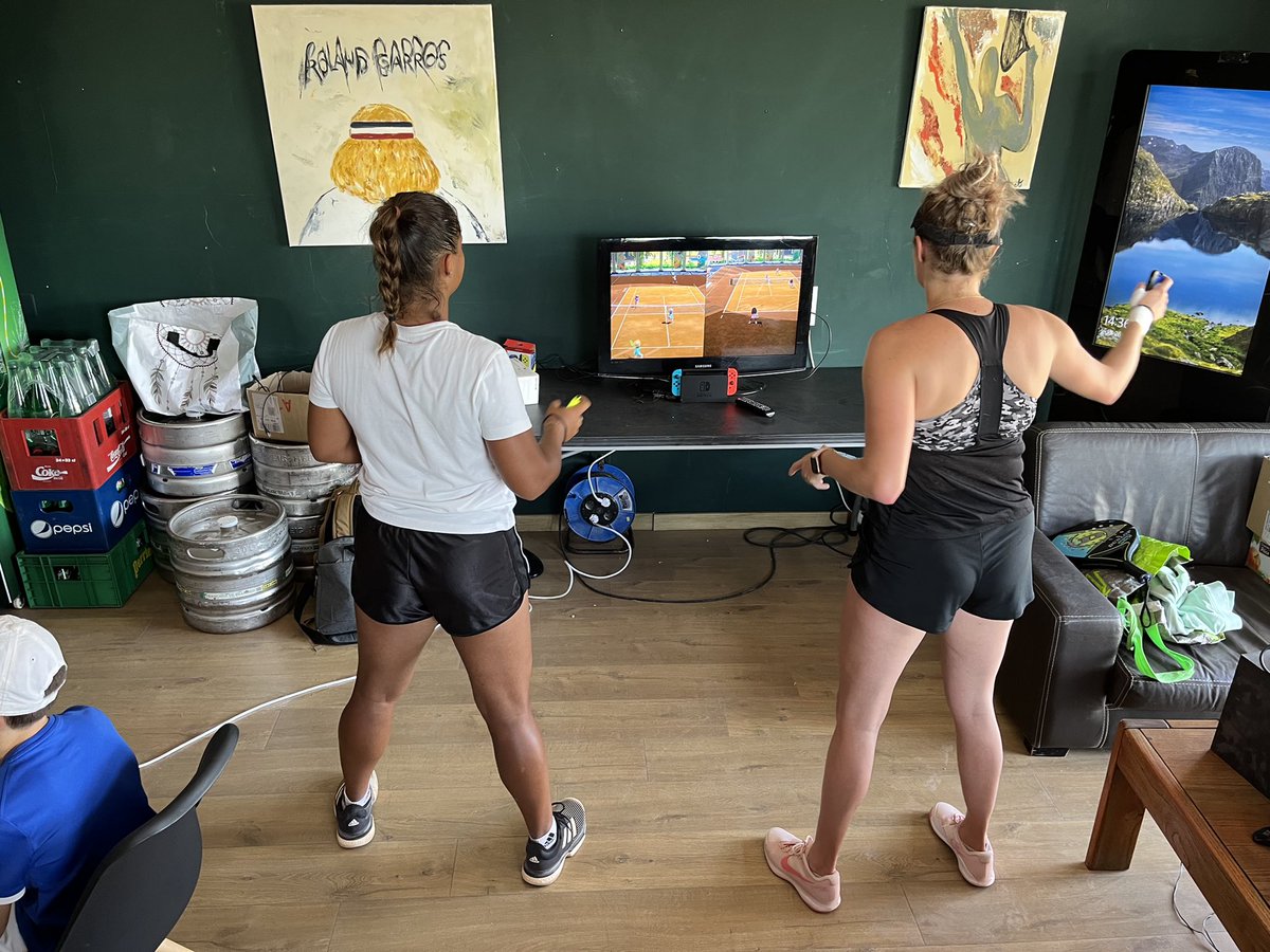 🎾 TOURNOI INTERNATIONAL DE TENNIS 🎾

Avant de s’affronter sur le court, elles s’affrontent in-game ! 

Jade Bornay 🆚 Theo Gravouil
Marine Szostak 🆚 Marie Temin