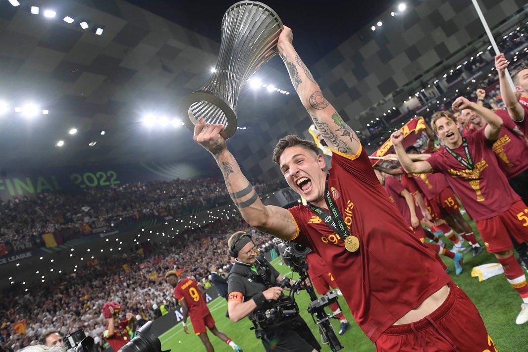 friedkingroup's tweet photo. Rome is where champions are made! Congratulations to @OfficialASRoma on closing out their season with an incredible #UECLfinal win. Thanks to the Giallorossi faithful for your support all season long. Forza Roma! #ASRoma https://t.co/SKCntwGSXN