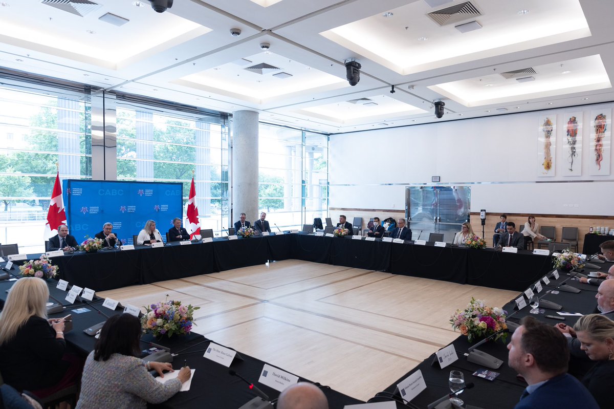CanEmbUSA's tweet photo. This week @CanEmbUSA hosted a roundtable discussion between the Canada-U.S. Inter-parliamentary Group (IPG) and select @cabc_co Canadian American Business Council members, where participants exchange ideas on bilateral trade, economic ties and supply chains. (📸 @tasosphotos) https://t.co/ZtSO4xsqxN