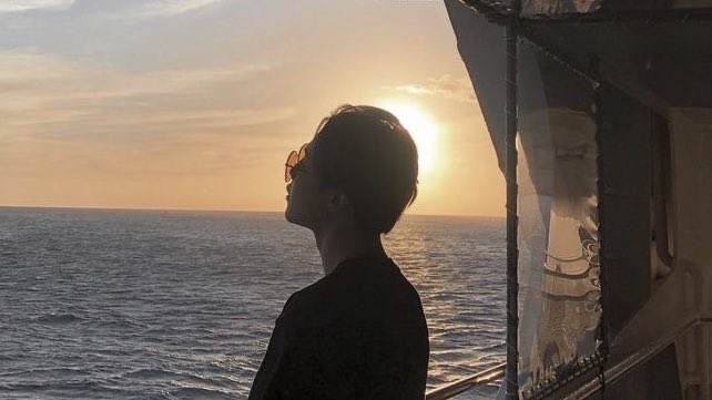 stussyjimin's tweet photo. everything is more beautiful with jimin ♡ 

SUNSET WITH JIMIN
#SunsetWithJimin https://t.co/LqVGD312YR