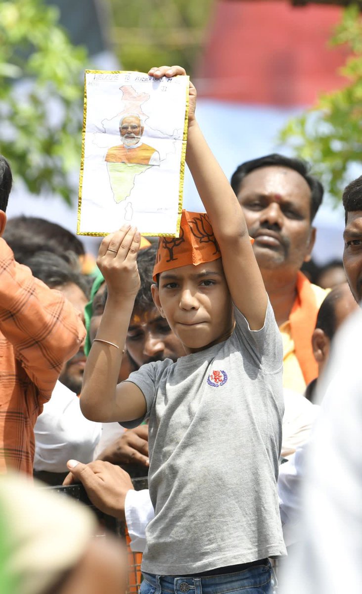 iPankajShukla's tweet photo. Pic of the day... 

#Chennai #PMModi https://t.co/XenlHbdVoM