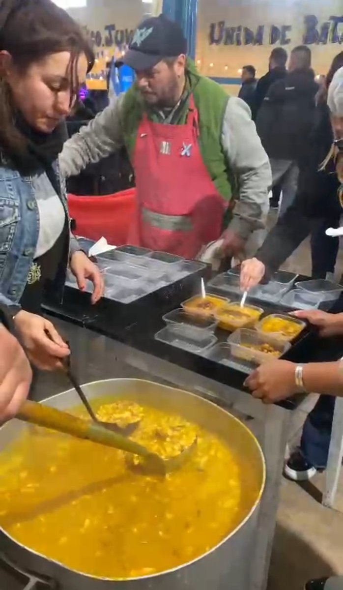 FBarranus's tweet photo. Locro Patrio en Batán junto a lxs vecinos y vecinas compartimos el 25 de Mayo con nuestra Directora Ejecutiva @FerRaverta nuestro Jefe Regional @MarcosGutierrez la Coordinadora  Gestión Operativa @GeorBracone Jefes/as de UDAI  y el Senador Provincial @PabloObeid 

#VivaLaPatria https://t.co/WsGgZzKg4f