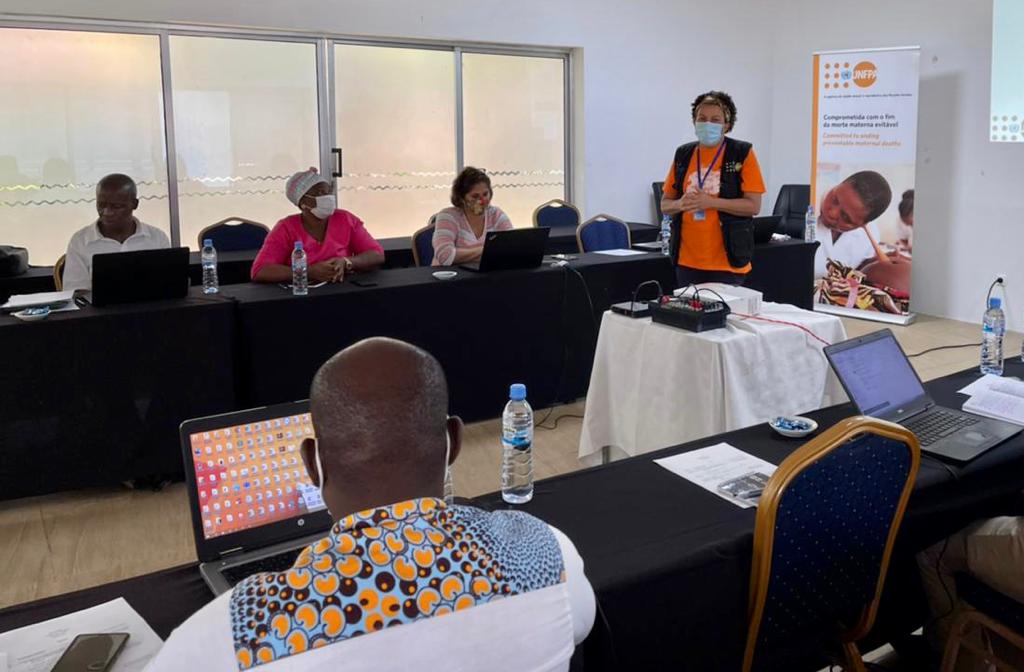 UNFPAMocambique's tweet photo. 📍Partnership is key to #LeaveNoOneBehind

In #CaboDelgado, #UNFPA held a meeting with counterparts, #DPS &amp; #DPGCAS, to develop a strategy for the North 🇲🇿

📢 Discussion included selection of activities, focus districts &amp; targets to meet the needs of women, girls &amp; youth. https://t.co/YvT2bEBHIW