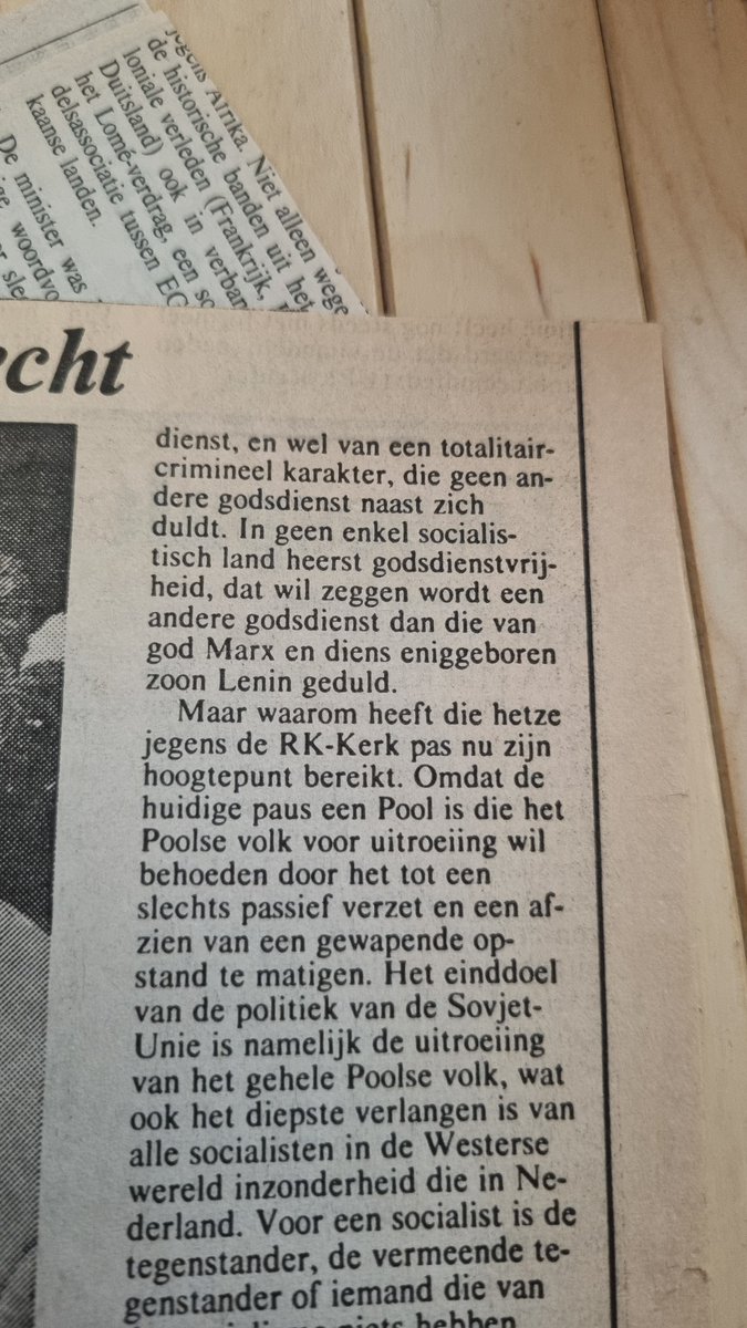 'Socialisme is een godsdienst, en wel van een totalitair-crimineel karakter, die geen andere godsdienst naast zich duldt. In geen enkel socialistisch land wordt een andere godsdienst dan die van god Marx en diens eniggeboren zoon Lenin geduld.'  - #GerardReve