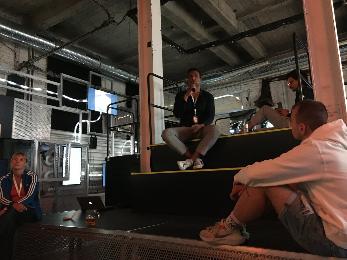 NFTBERLINteam's tweet image. Right now happening in the CAGE @MetaCircles 

#NFTBERLIN2022