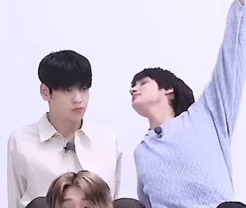 섹못방 둘이 가둬놨는데 csb는 안해야 나갈수있는걸로ㅠ알고 있고 hnk는 해야 나가는걸로 알고있음