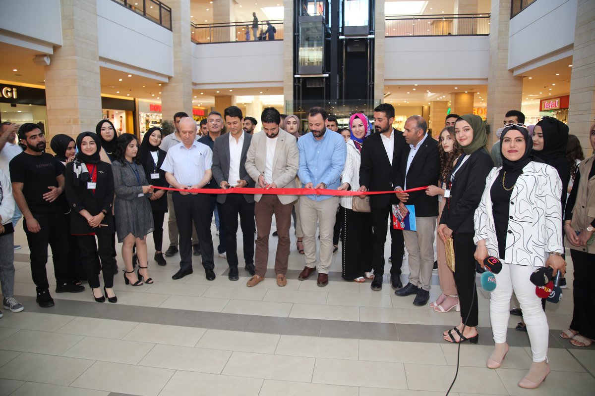 Şanlıurfa'da muhteşem sergi 
urfanatik.com/haber/10397707… 

<a href="/Mehmet_s_celik/">Mehmet Sabri ÇELİK</a> <a href="/Ragip_Terzi/">Ragıp Terzi</a> @AhmetGocen3 <a href="/mehmetuluch/">Mehmet Uluç</a> @Ferhat10958432 <a href="/hrumedya/">Harran Üniversitesi</a> <a href="/SSBMYO1/">Şanlıurfa Sosyal Bilimler MYO</a> <a href="/GNCILTKLB/">Genç İletişimciler Kulübü</a>