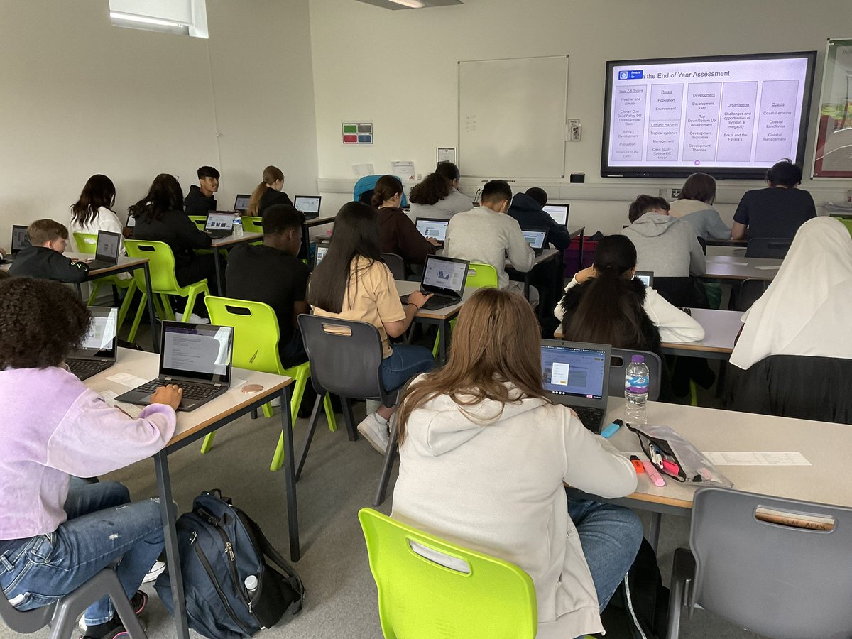 Douggie954's tweet photo. Brilliant walking around lessons this morning @ChilternA and seeing technology being used across subjects!!! @ChilternLT https://t.co/78THizM11i