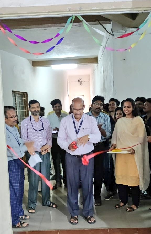 TechYuva's tweet photo. Tech Yuva 22 Office "War Room" inaugurated by Dr. Thomas Pinto, Dean of Srinivas University Institute of Engineering & Technology, Mukka, Mangaluru...
#TechYuva #TechYuva22 #SUIET #SrinivasUniversity #Mukka #TechFest https://t.co/yarrsFMVSg