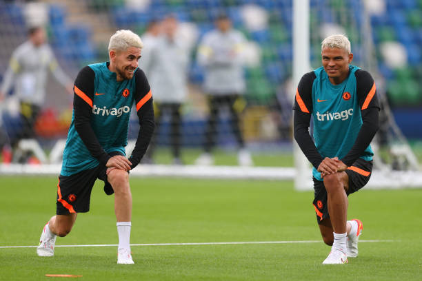 CFCChronicle's tweet image. Best haircut of the season:

 - Silva and Jorginho go Gazza x2

- Mount lets go of the locks

- Chalobah's dreads

- Alonso's awesome head of hair

#CFC