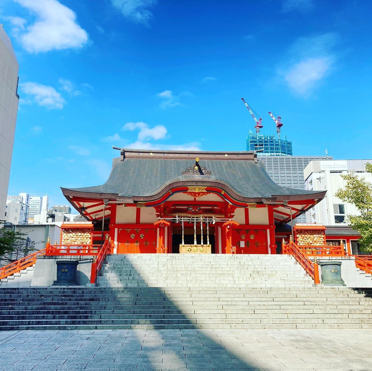 質問が多くありますので記載します 花園神社の例大祭は29日に式典を開催して本社神輿を台車に乗せて各町内会を巡行致します 境内には縁日等の露店も出るそうです 感染対策をしっかりと対応しながらの運営となりますので宜しくお願い致します 新宿区 新宿区
