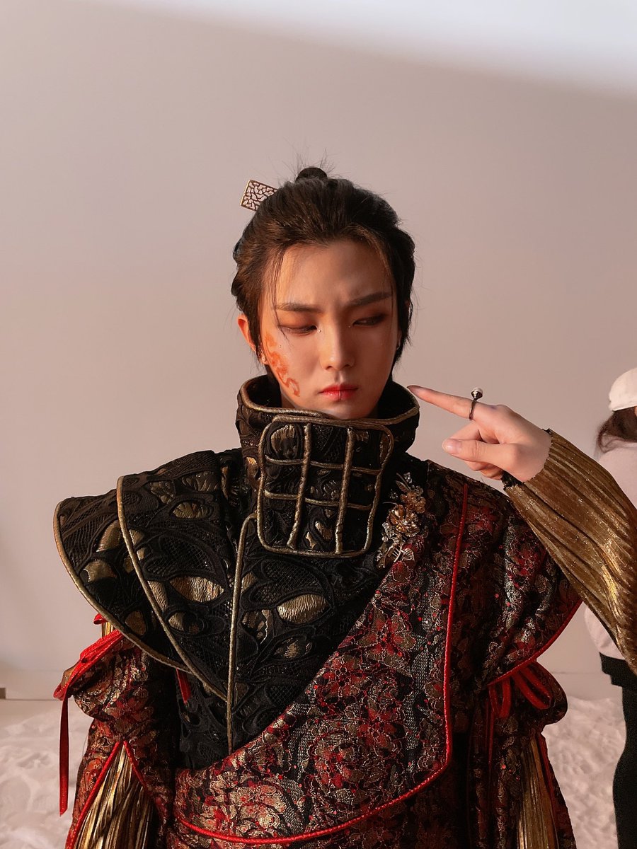 paygahexol's tweet photo. 🗡🛡King of the cloud realm🛡🗡
If you want to harm our king, we and the clouds and karma will take revenge⚔
#GFent
@KINGDOM_GFent
#OpenTheGateForCHIWOO 🛡⚔ https://t.co/L2H2tAdu9l