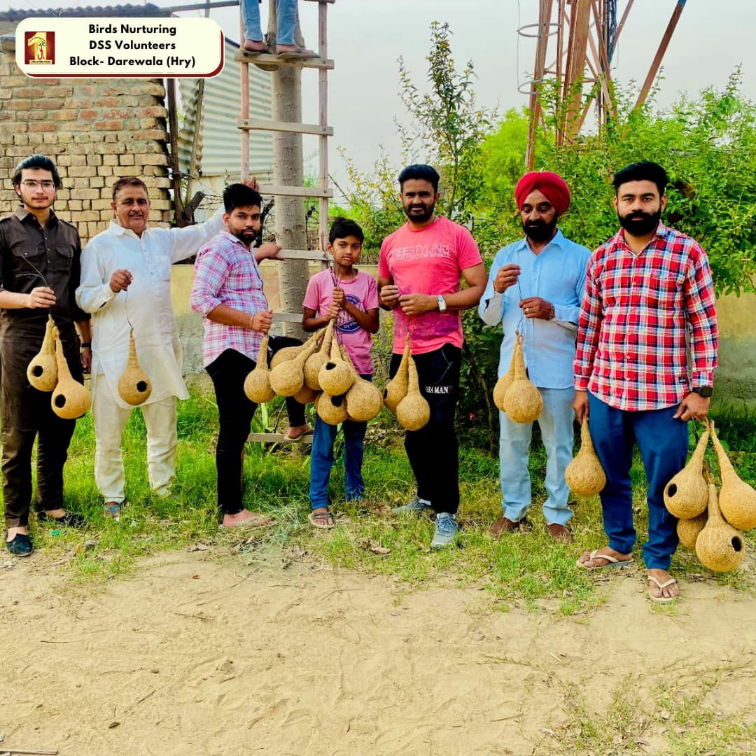 DSSNewsUpdates's tweet photo. "Let us save mute creatures and cherish our Mother Earth"
Under the 'Bird Nurturing' campaign, #DSS  volunteers are placing earthen pots and saving these creatures with the inspiration of St. Dr. @GurmeetRamRahim Singh Ji Insan.
#BirdsToSaveEarth #BirdsNurturing #DeraSachaSauda https://t.co/ITzkbZxq3Q
